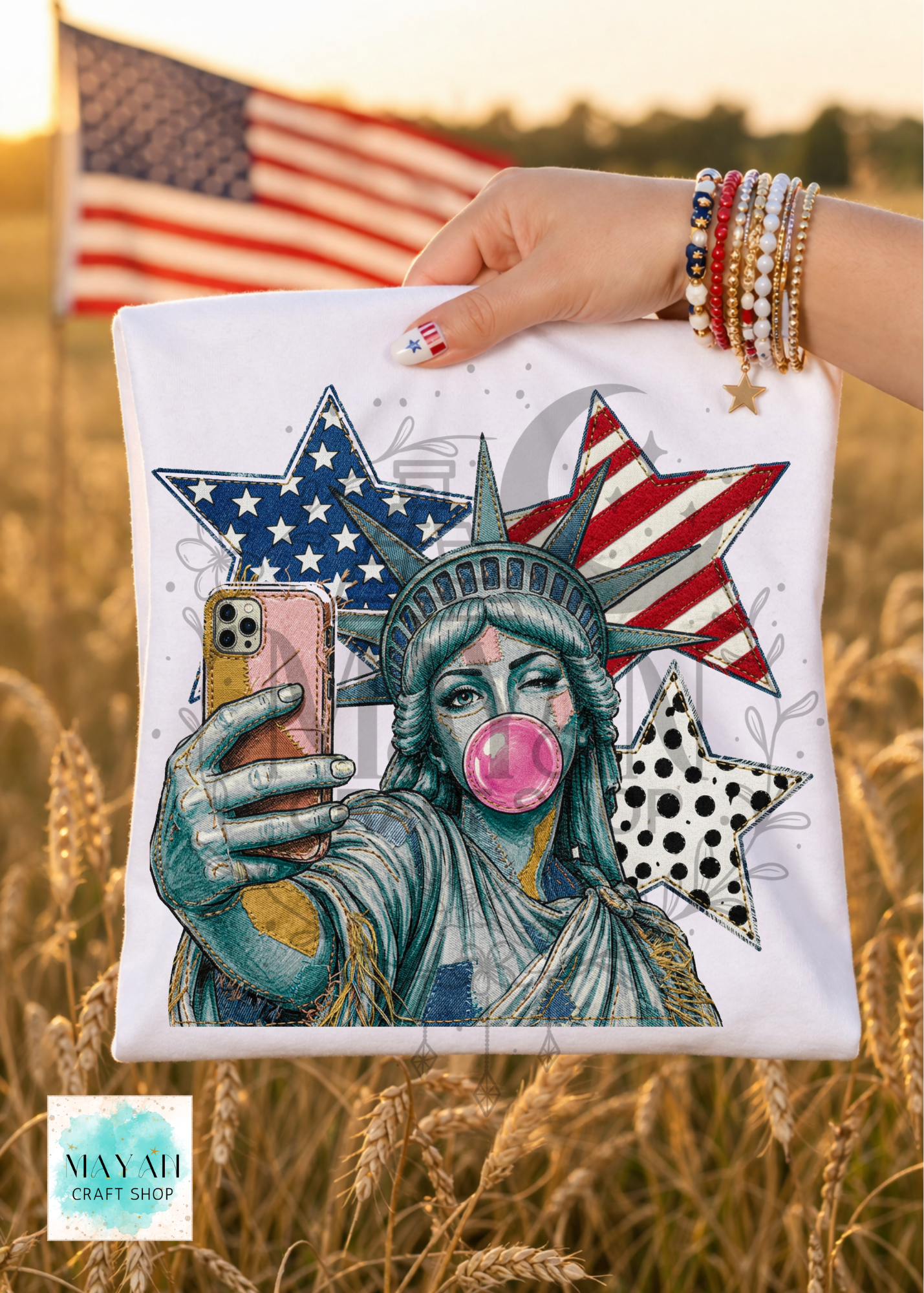 Lady liberty selfie shirt.