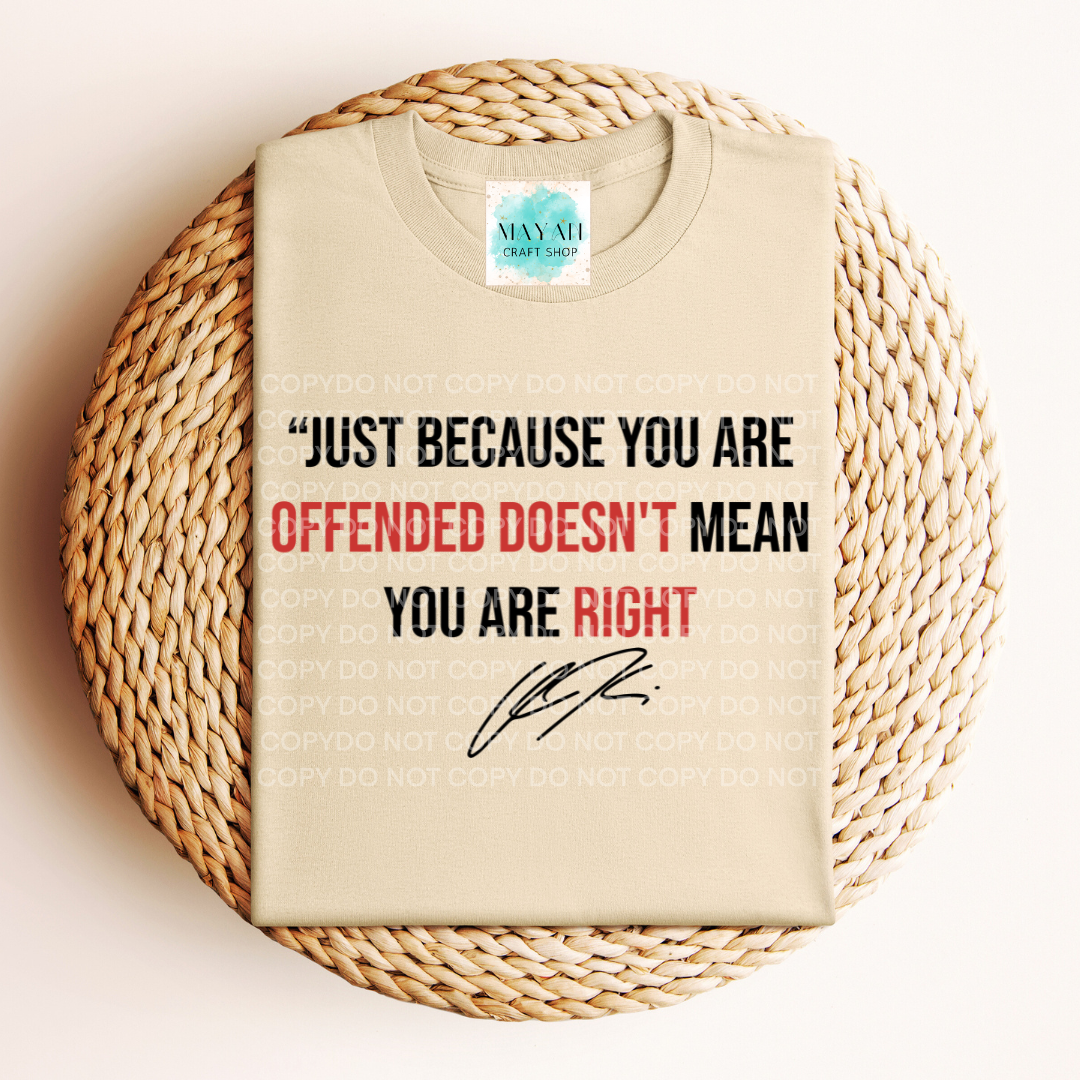 Beige t-shirt with a printed message on a woven mat